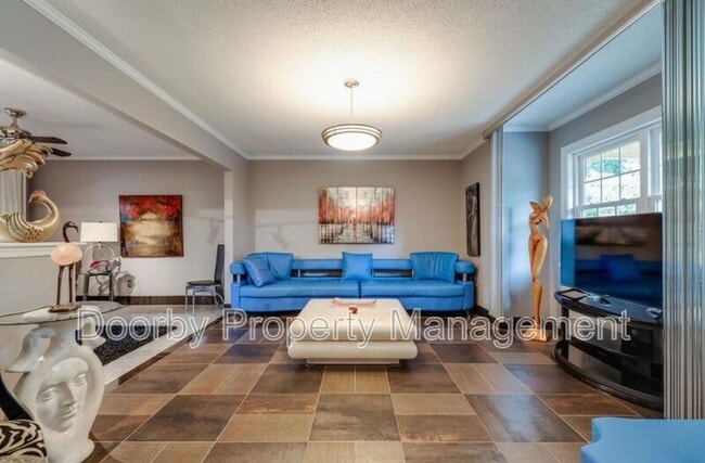 Building Photo - 4557 Ravenwood Dr N