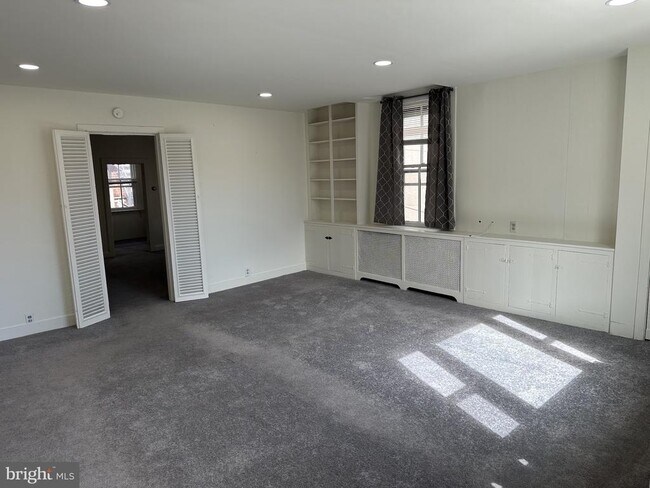 Building Photo - 102 School Ln