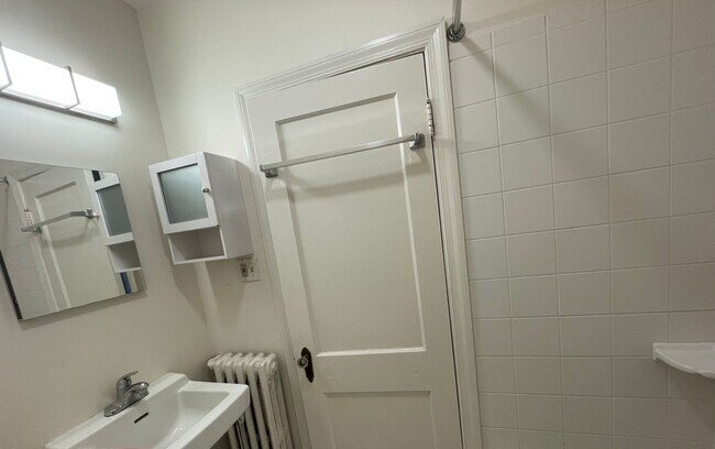 Foto del edificio - 4025 Davis Pl NW