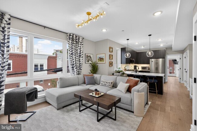 Foto del edificio - 2457 Carpenter St