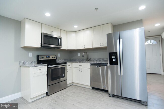 Building Photo - 2022 4th St NE