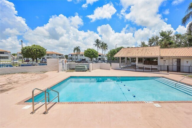 Foto del edificio - 14909 SW 80th St