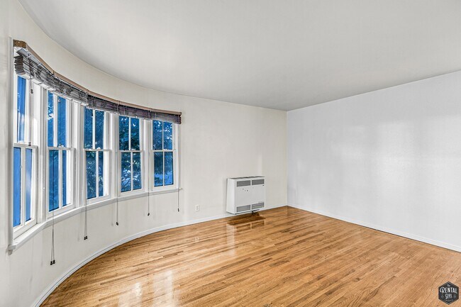 Building Photo - 3725 S Victoria Ave