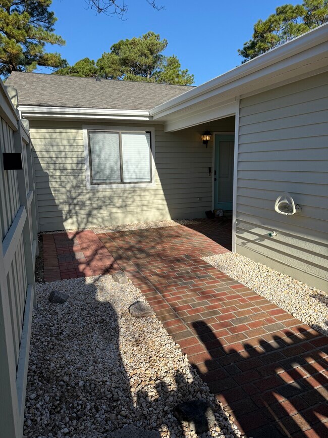 Patio delantero - 5935 Inland Greens Dr