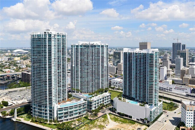 Foto del edificio - 68 SE 6th St