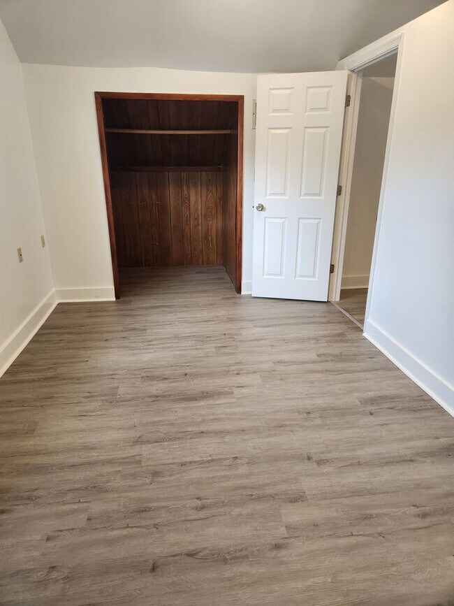 Foto del edificio - 586 Old York Rd