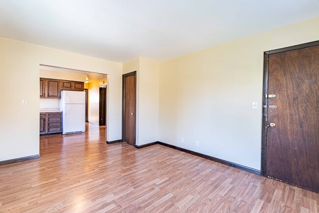 Building Photo - 1515 Golfview