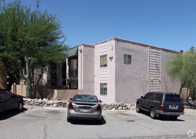 Building Photo - Oasis In The Catalinas