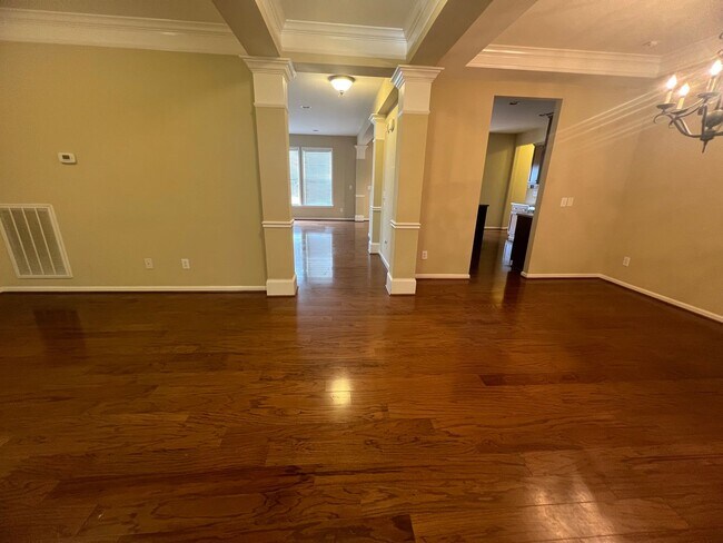 Foto del edificio - Home for Rent in the Desired Brookview For...