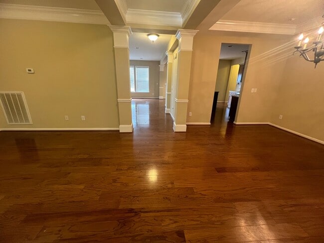 Building Photo - Home for Rent in the Desired Brookview Forest Subdivision