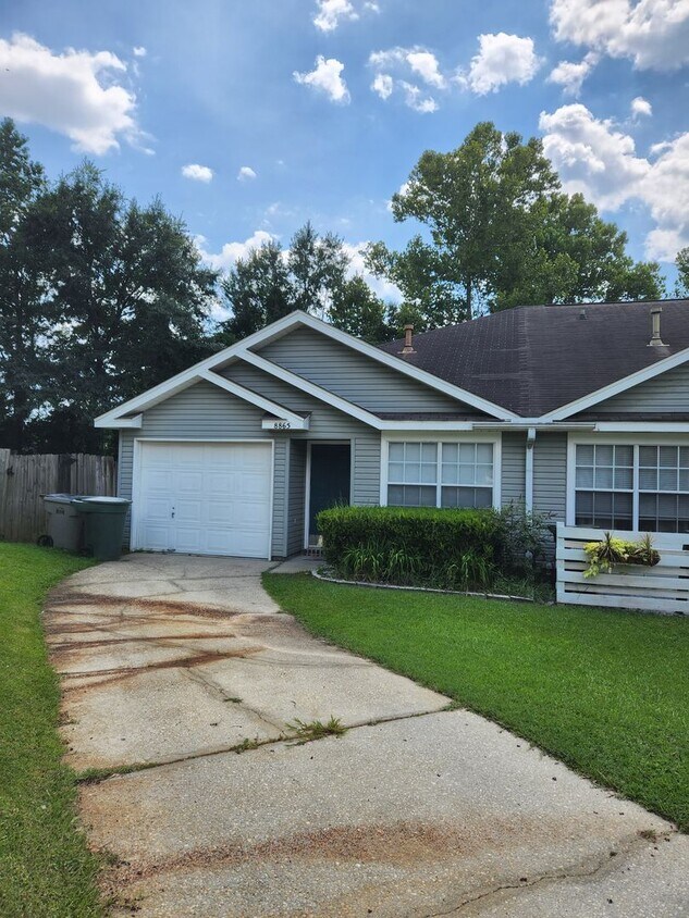 Foto principal - 8865 Shoal Creek Dr Pensacola. January Mov...