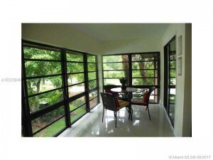 Foto del edificio - 4944 NW 102nd Ave