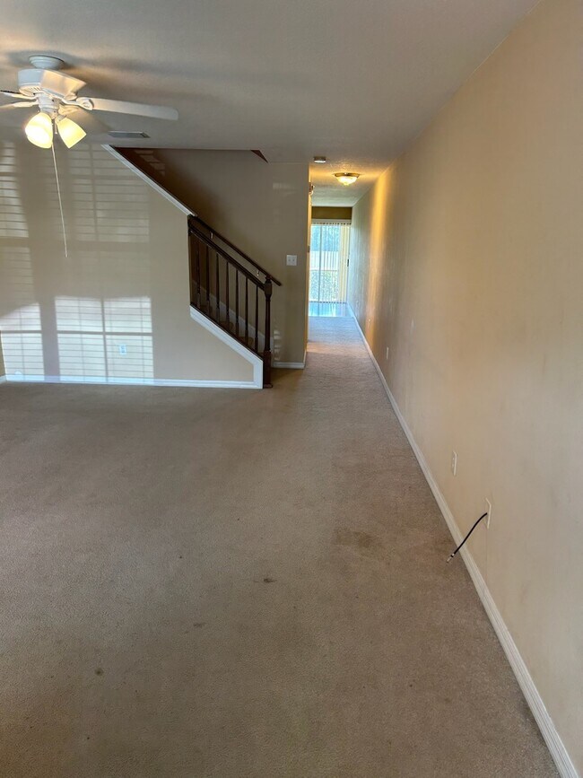 Foto del edificio - 5313 River Rock Rd