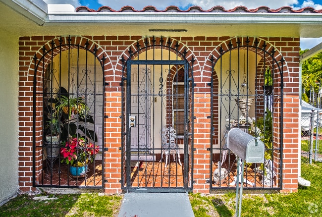 Building Photo - 1020 SW 84th Ave