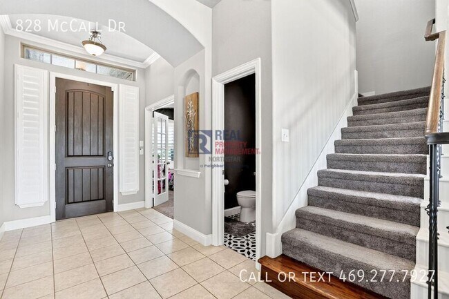 Foto del edificio - 828 McCall Dr