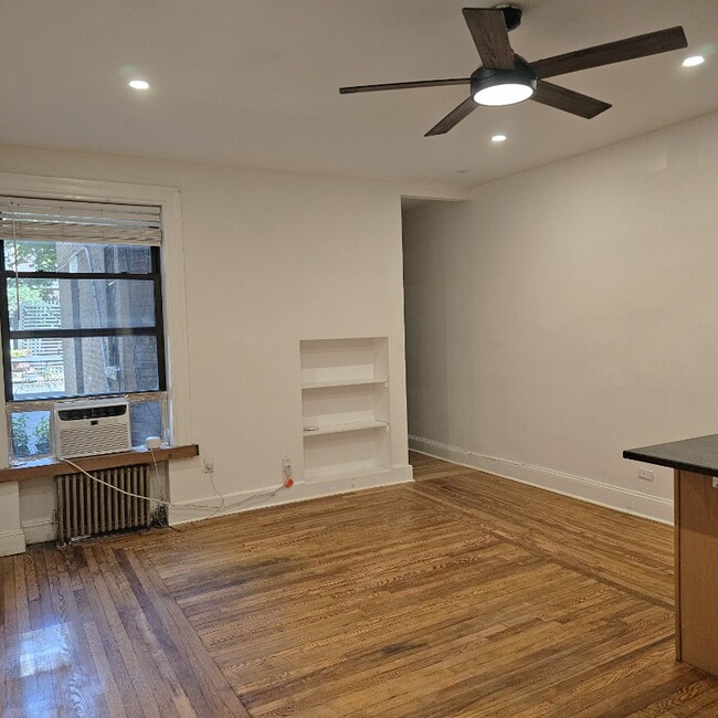 Building Photo - 243 W 100th St