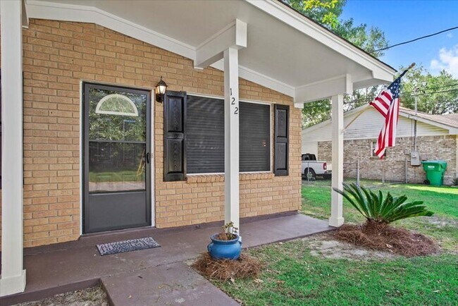 Building Photo - 122 Clarence Dr