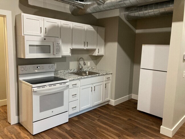 Kitchen/living - 114 S Main St