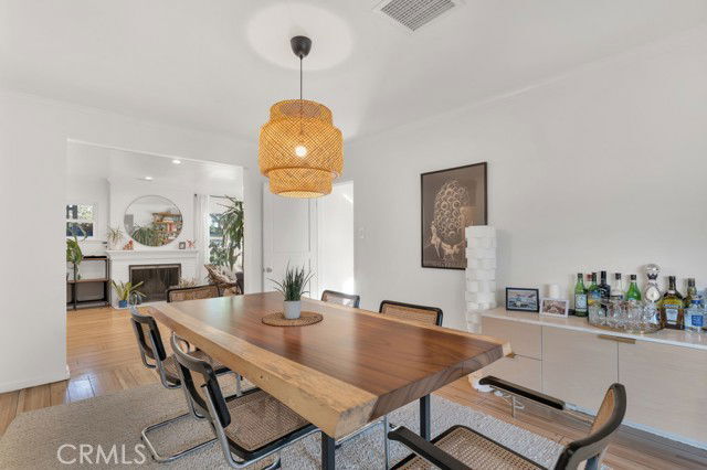 Foto del edificio - 5727 Colbath Ave