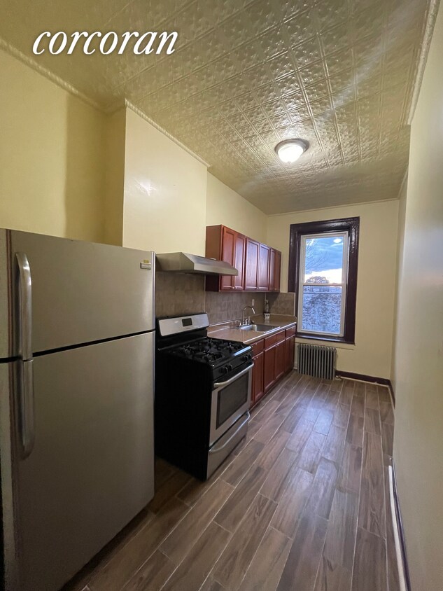 Primary Photo - 169 Moffat St