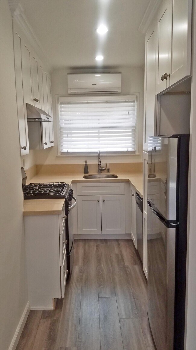 Foto del edificio - 15158 Dickens St