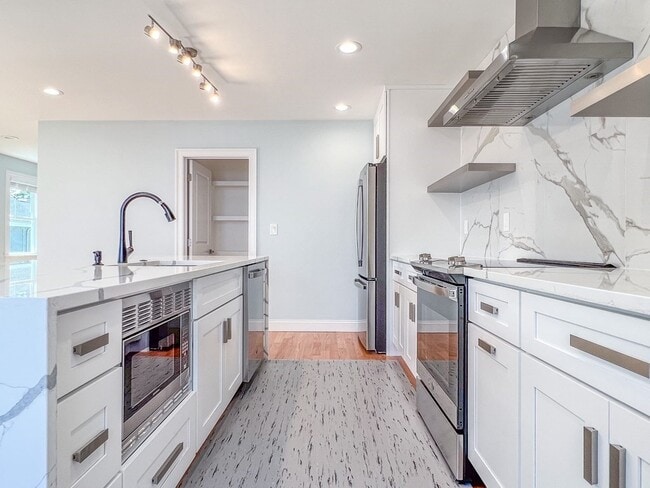 Building Photo - 23 Holyoke St