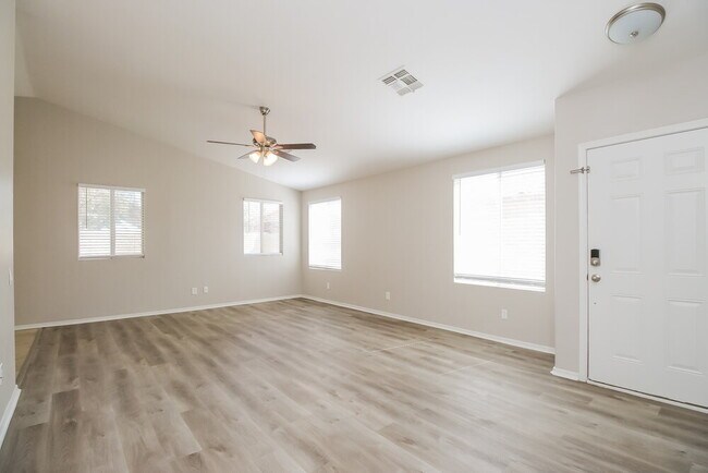 Foto del edificio - 1866 W 20th Ave