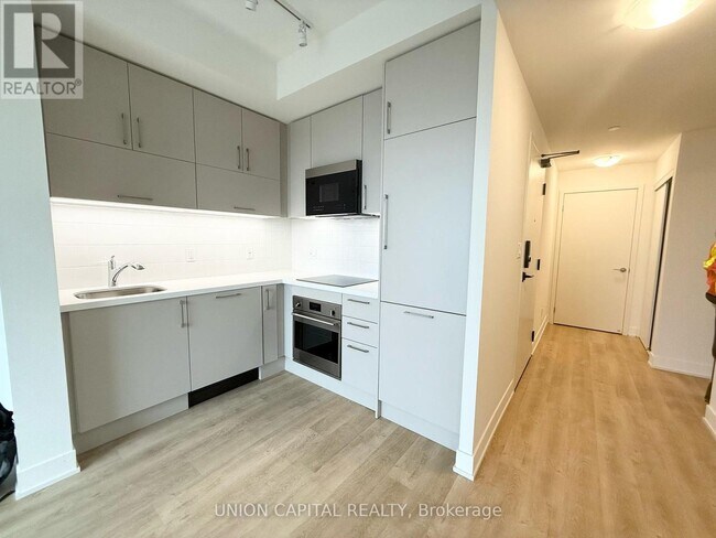 Building Photo - 56-1456 Andre de Grasse St