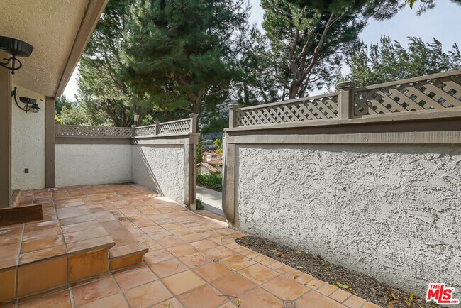 Foto del edificio - 17140 Palisades Cir