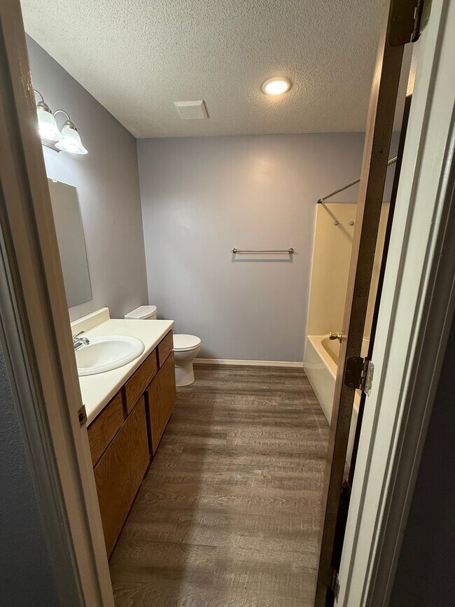 Foto del edificio - 1309 Grand Oak Dr