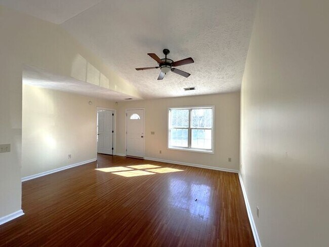 Foto del edificio - COMING SOON! Ogden Cottage home, wood floors, open floor plan, Huge screen porch, fenced yard, sh...