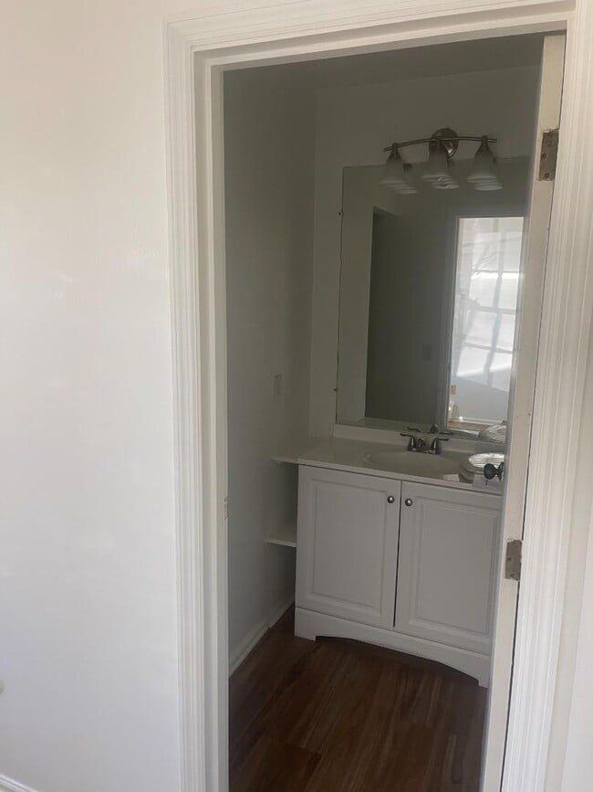 Building Photo - 325 W High St