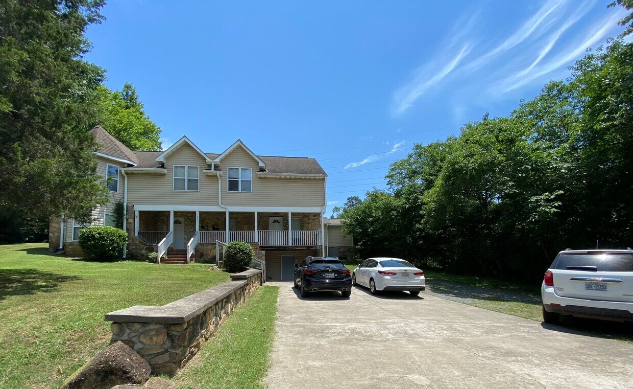 Primary Photo - Chapel Hill/South Merritt Mill Road Apartment