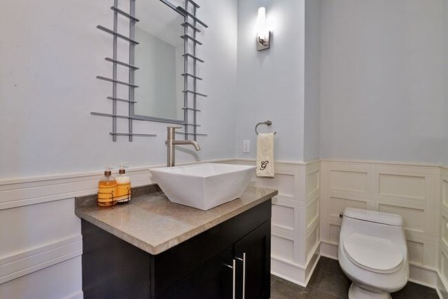 Foto del edificio - 8711 Churchill Rd