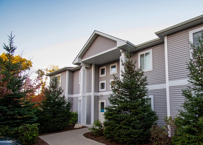 Building Photo - 3200 Brookside Dr