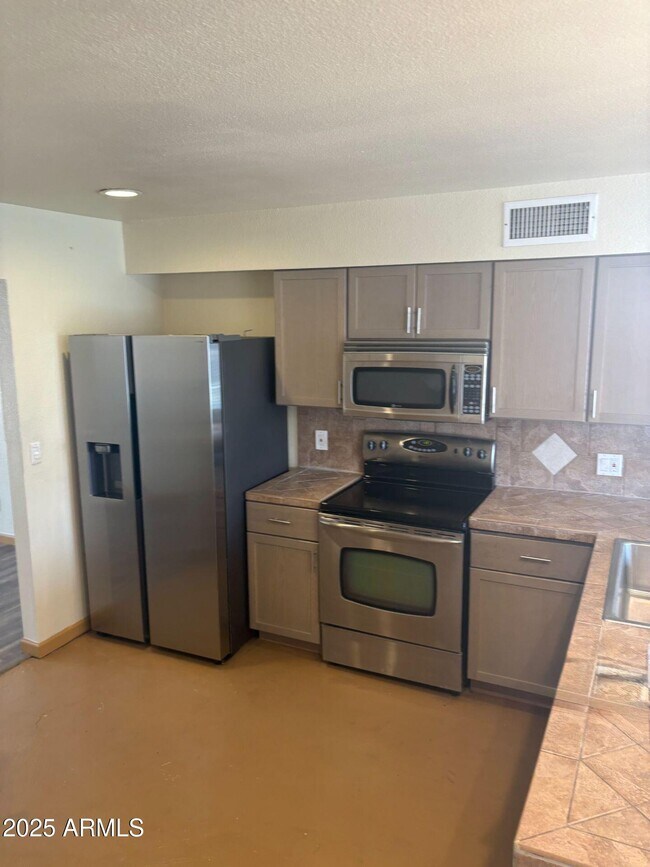 Foto del edificio - 4027 E Windrose Dr