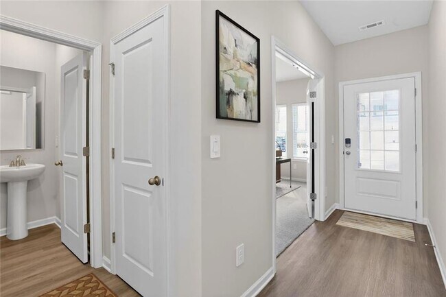Foto del edificio - 6929 Winchester Pl