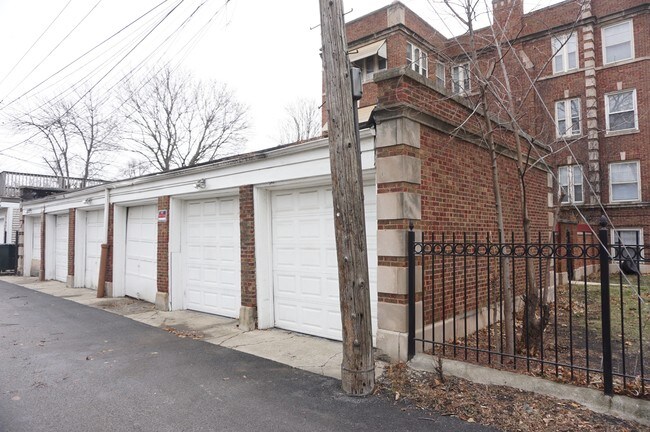 Building Photo - 5800 W Adams St
