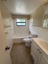 Building Photo - 320 NW 33rd Ave