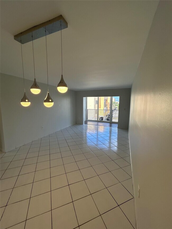 Building Photo - 1855 W 60th St