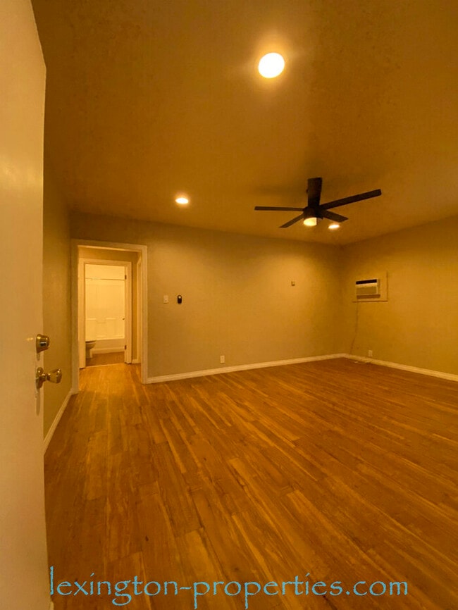 Building Photo - Beautifully Remodeled, 3BD/1BA Home, Avail...