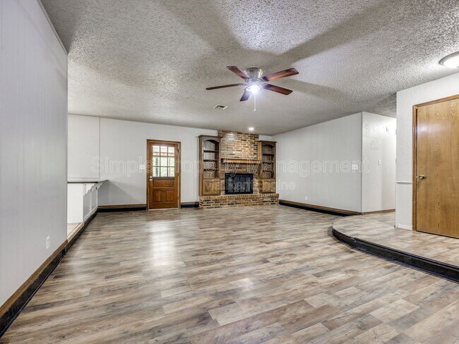 Building Photo - 1706 High Meadows Dr
