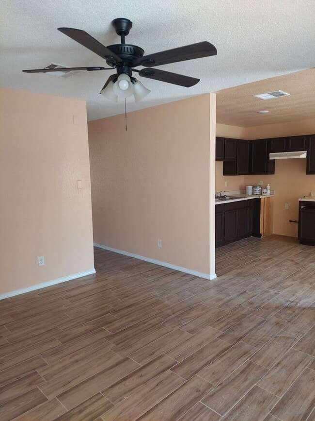 Foto del edificio - 3 bedroom 2 bathroom home!