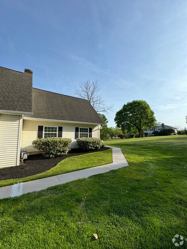 Indian King Apartments for Rent with a Swimming Pool West Chester, PA