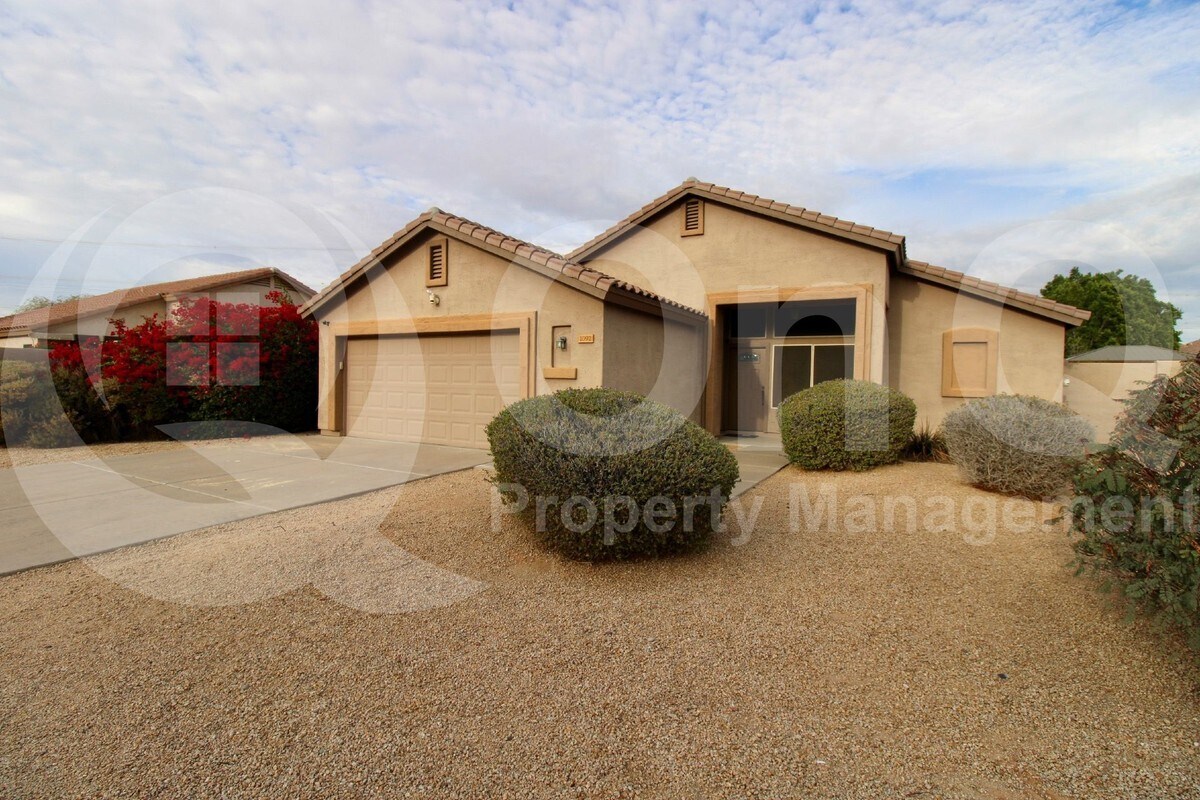 Foto principal - 1092 W Vaughn Ave