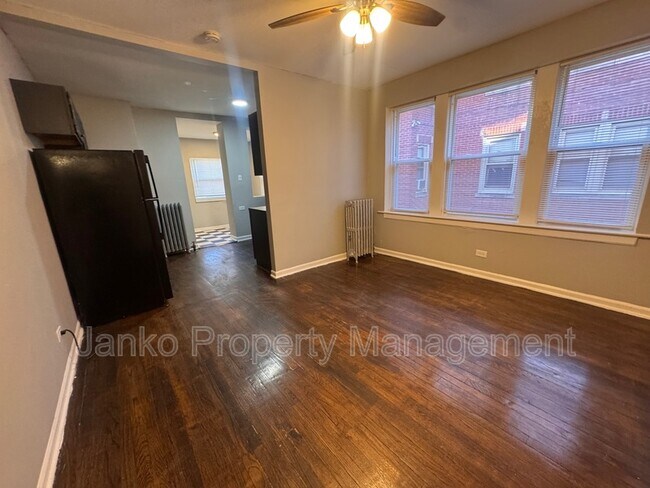 Foto del edificio - 5903 W Huron St