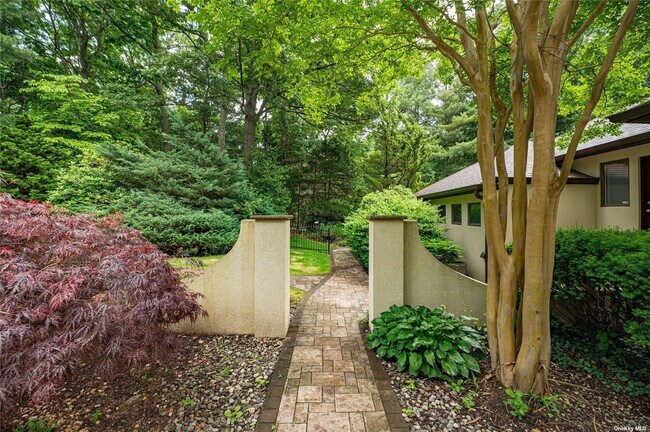 Building Photo - 7 Soundcrest Ln