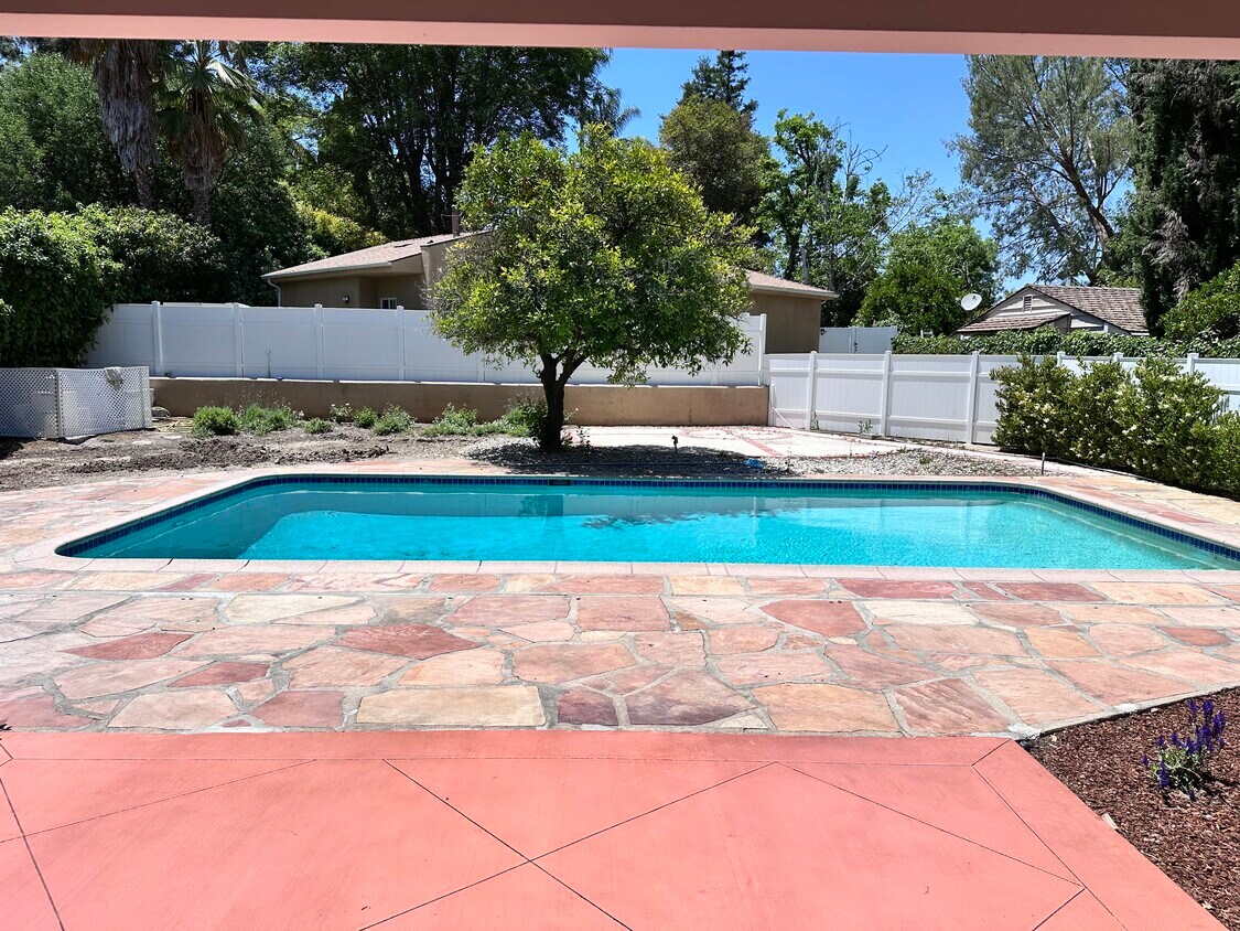 Foto principal - 5369 Topeka Dr