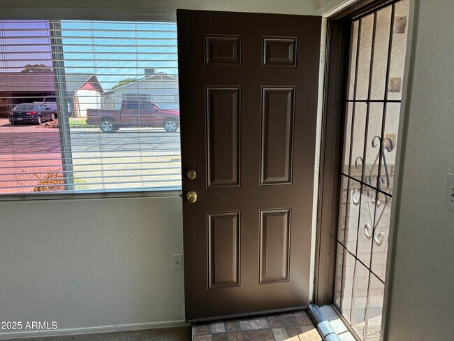 Foto del edificio - 2930 W Laurel Ln