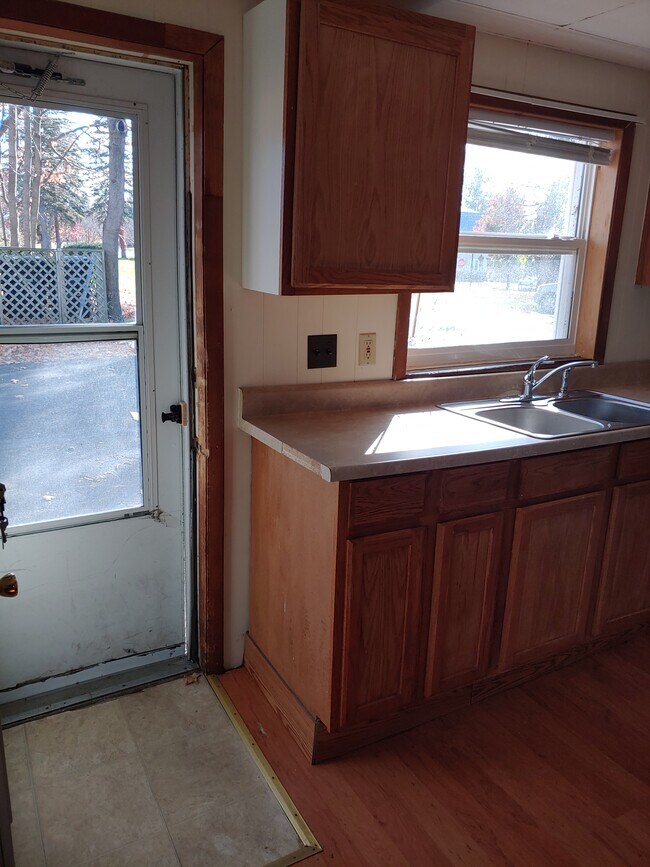 Kitchen - 42 Pierrepont Ave